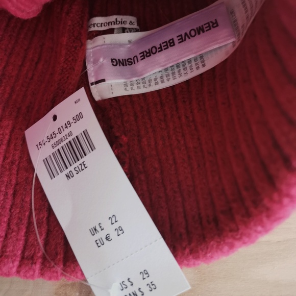 Abercrombie & Fitch - Cozy Pom Beanie - NWT - Picture 3 of 8